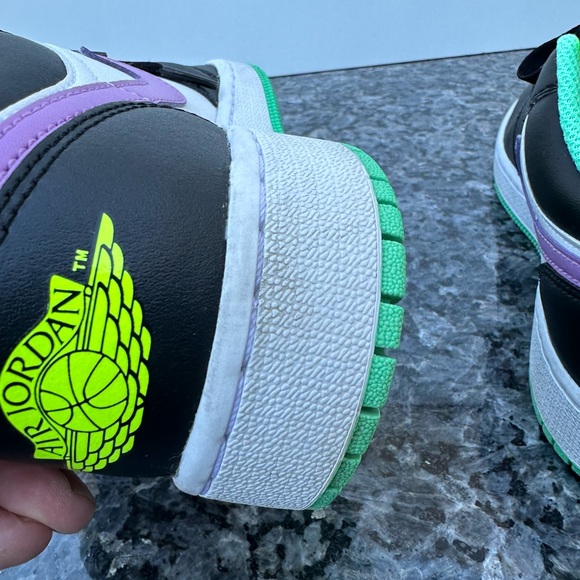 Nike 4.5 Air Jordan 1 Low GS Green Glow Violet Shock Authentic 553560-151 Unisex - Picture 5 of 11